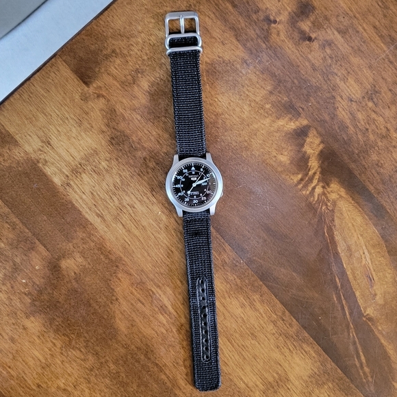 Seiko 5 Automatic 21 Jewels Analog Day/Date Field Watch - 7S26-02J0 - Picture 7 of 8